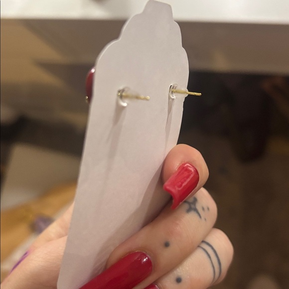 CC earrings - Picture 3 of 4